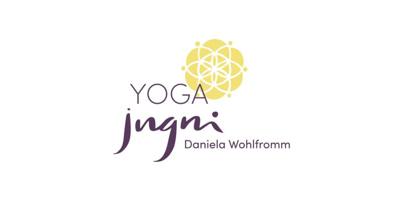 Projektvorschau: Logo Yoga Jugni von Daniela Wohlfromm in Purpur mit einer Blume des Lebens in gelb, verlinkt zur Detailseite.
